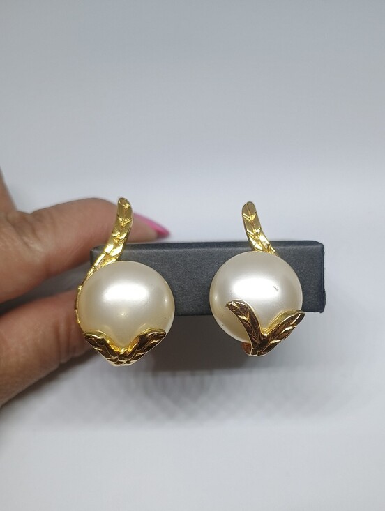 CHANEL Jewelry - Chanel Pearl Clip On Earrings